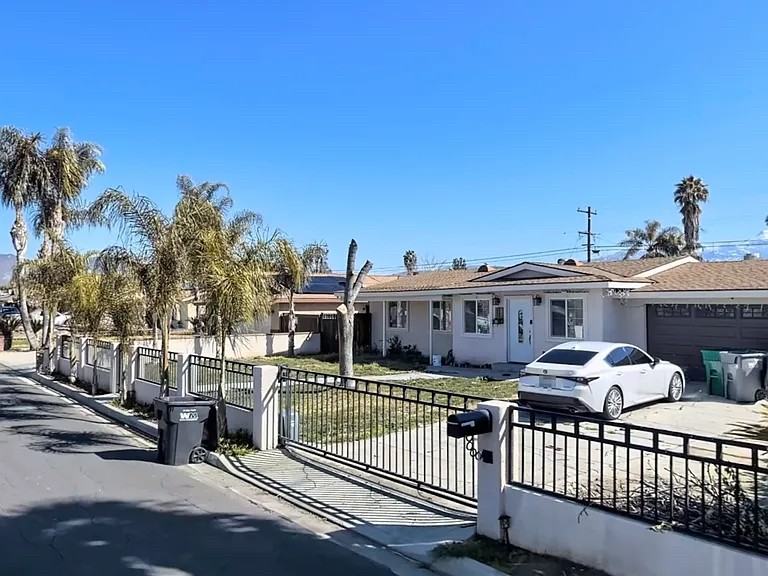 25440 Plymouth St - Photo 5 of 14