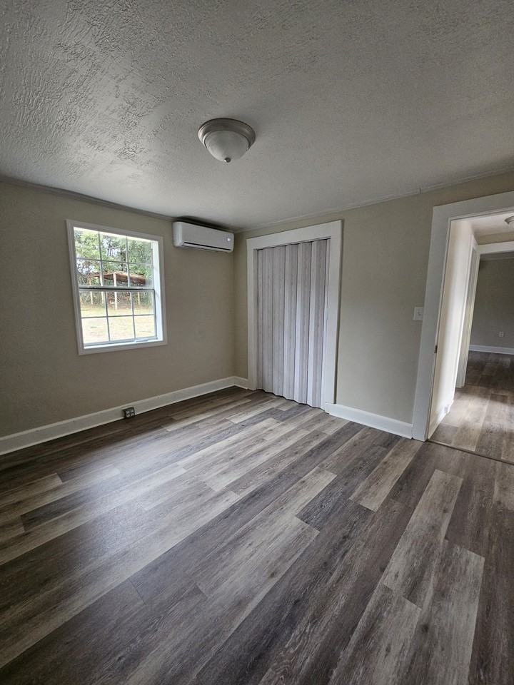 1343 E Duval St - Photo 6 of 11