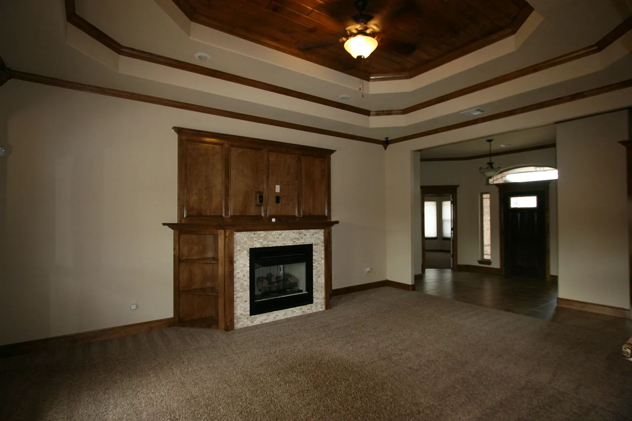 1502 Ne Scenic Rdg - Photo 2 of 20