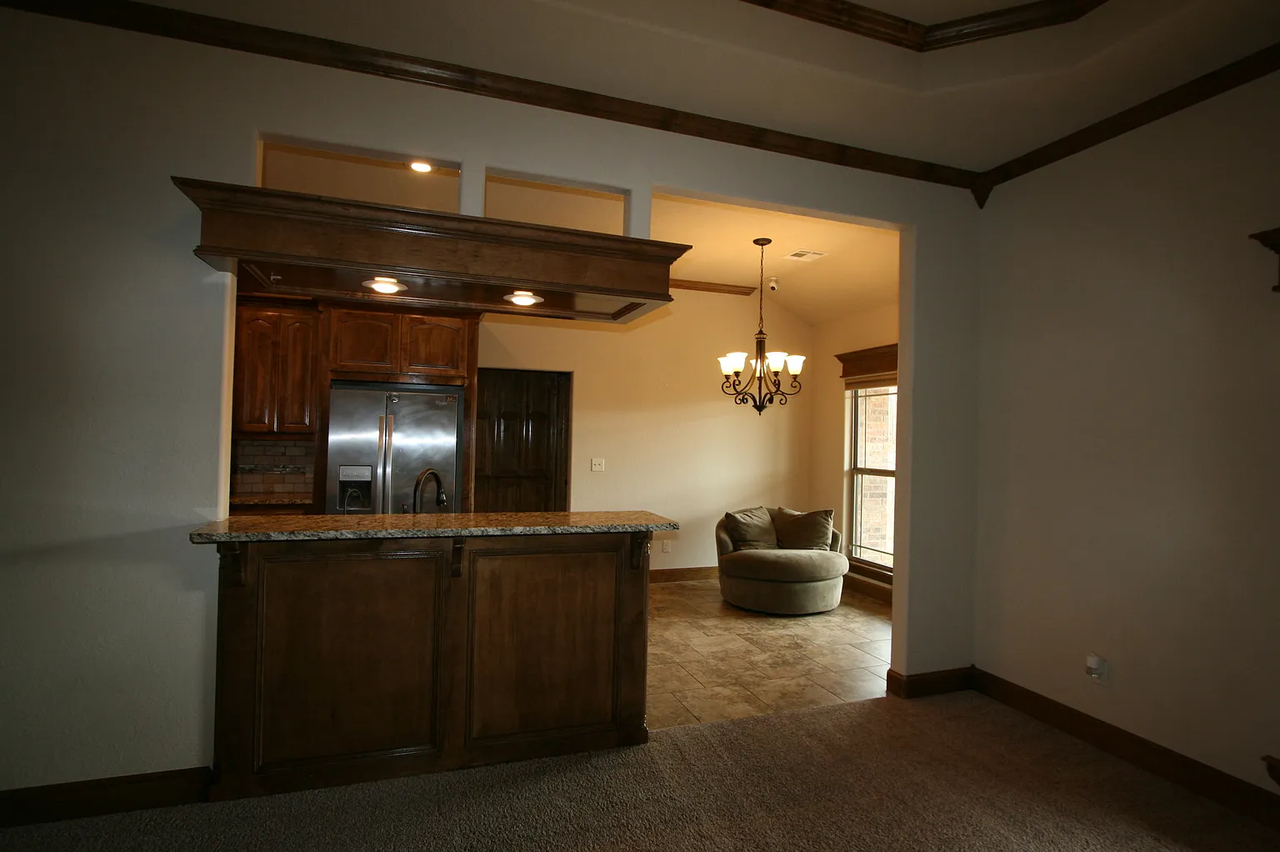 1502 Ne Scenic Rdg - Photo 4 of 20