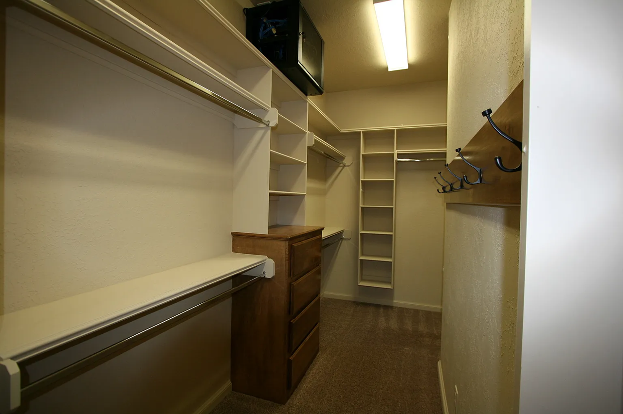 1502 Ne Scenic Rdg - Photo 5 of 20