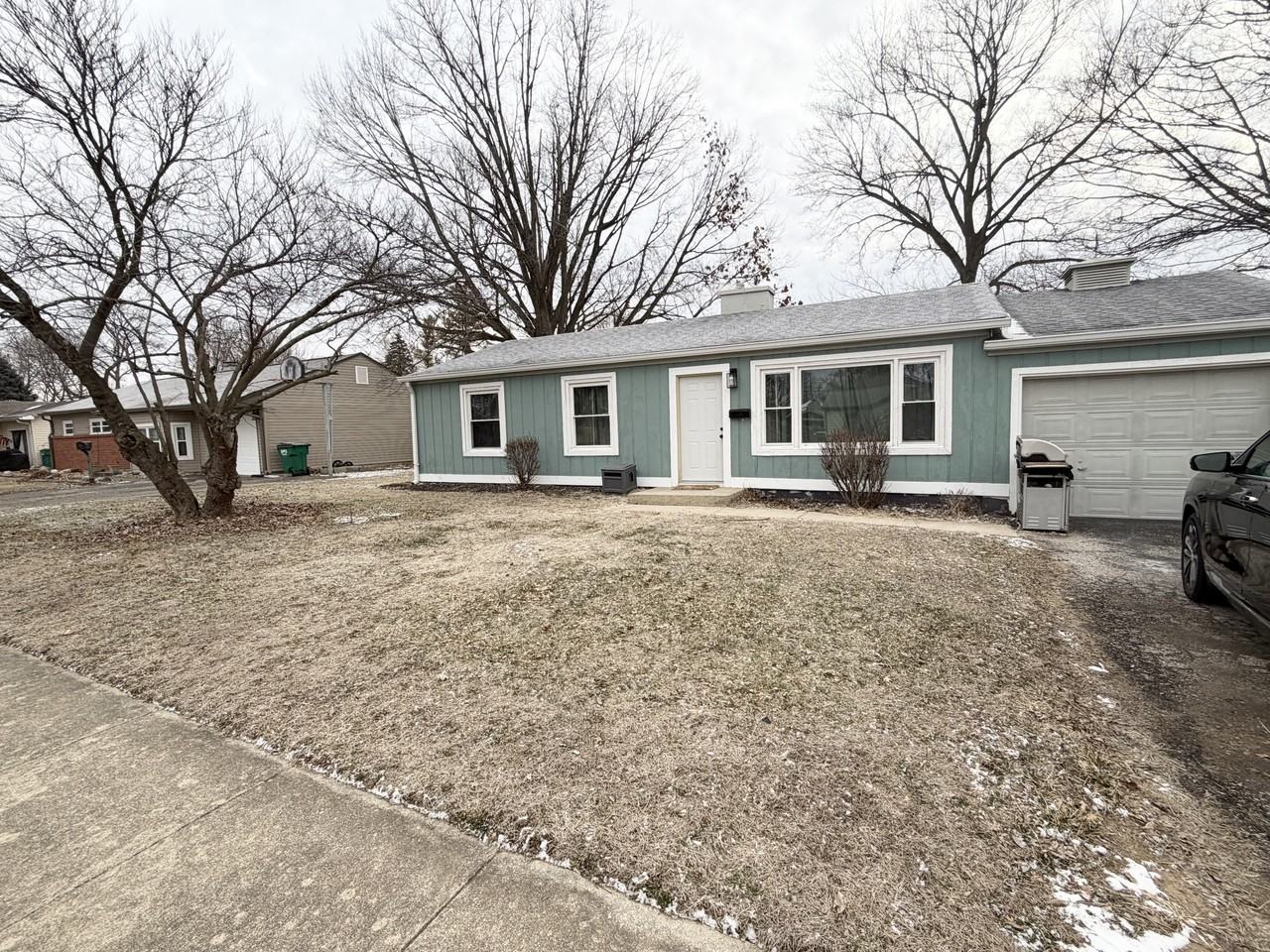 654 Maple Ln - Photo 3 of 13