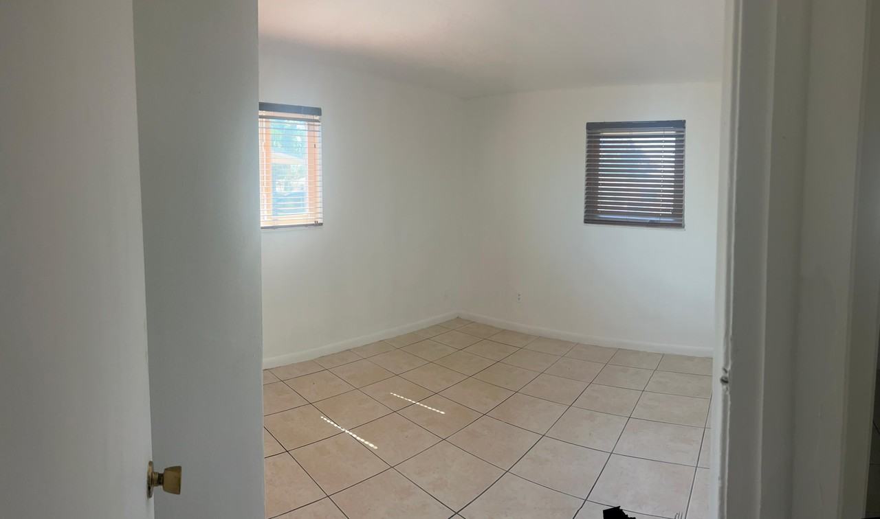 19827 Sw 118th Pl - Photo 4 of 8