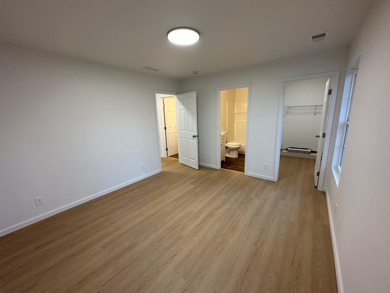 11007 Thunder Dr - Photo 3 of 5