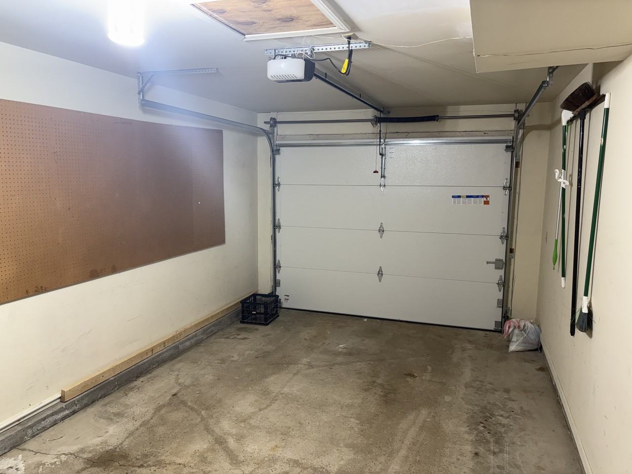 8108 Newfield Dr - Photo 4 of 16