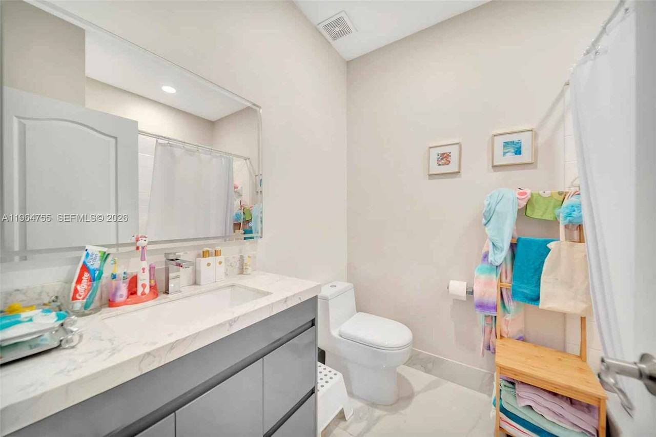 10880 Nw 58th Ter - Photo 2 of 50