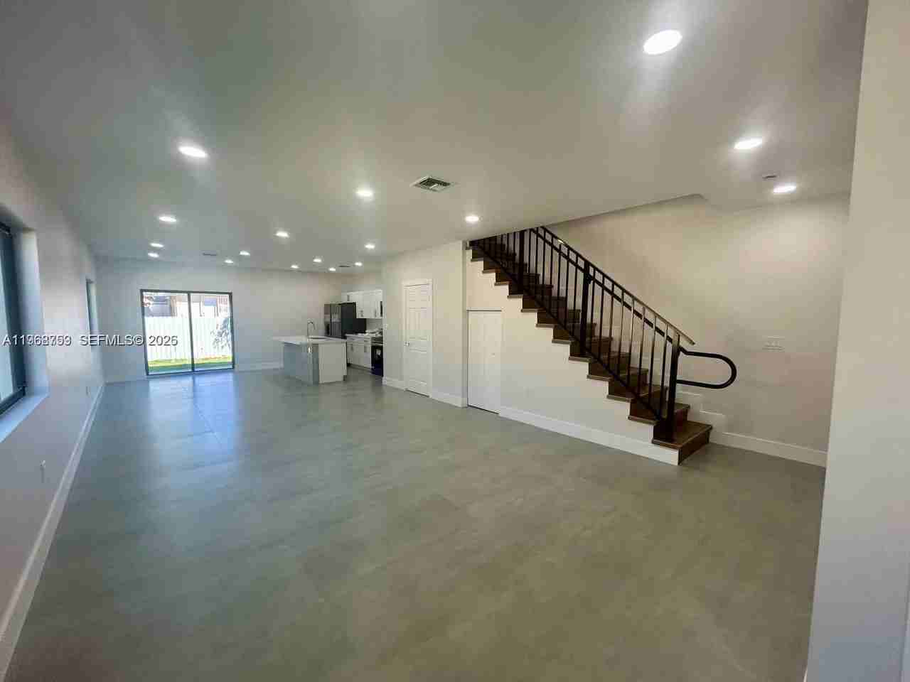 1123 Nw 25th St #0 - Photo 2 of 17