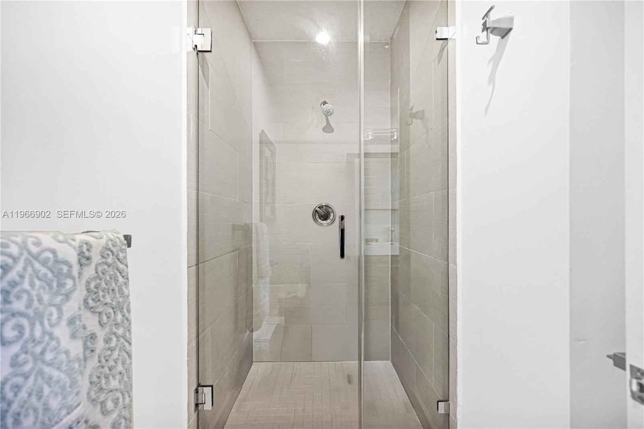 11304 Nw 66th St - Photo 3 of 50