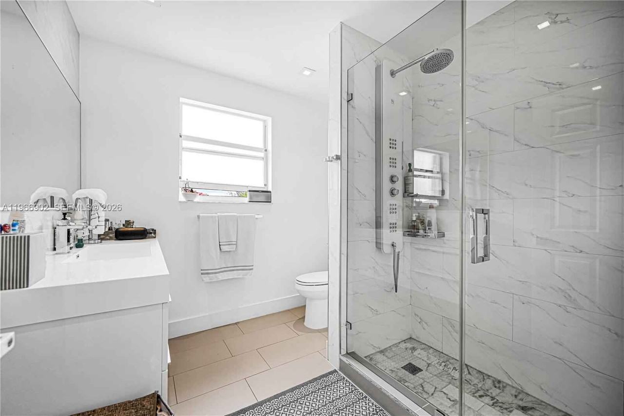 11304 Nw 66th St - Photo 7 of 50