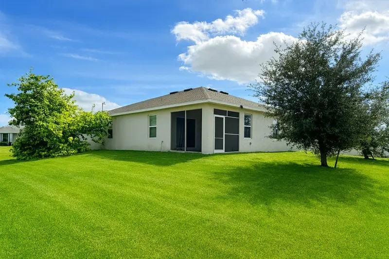 2220 Ne 5th Ave - Photo 5 of 16