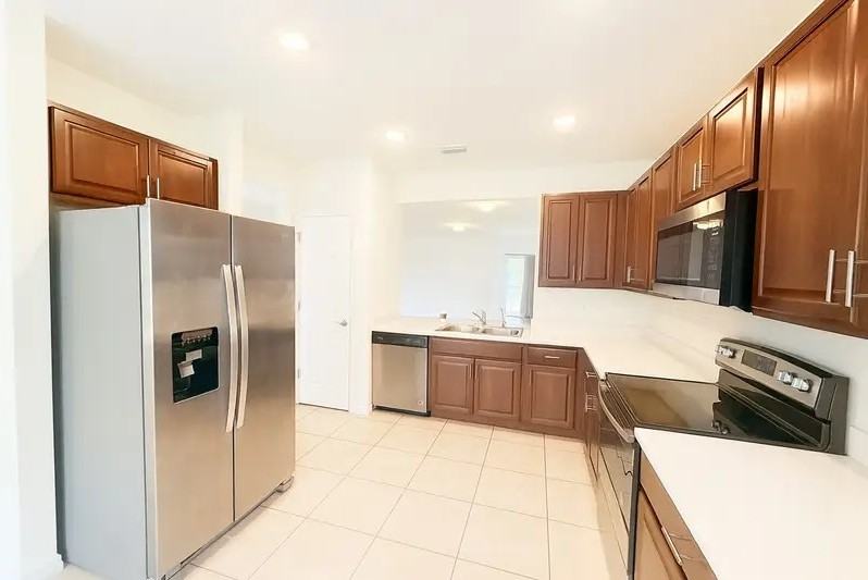 2220 Ne 5th Ave - Photo 6 of 16