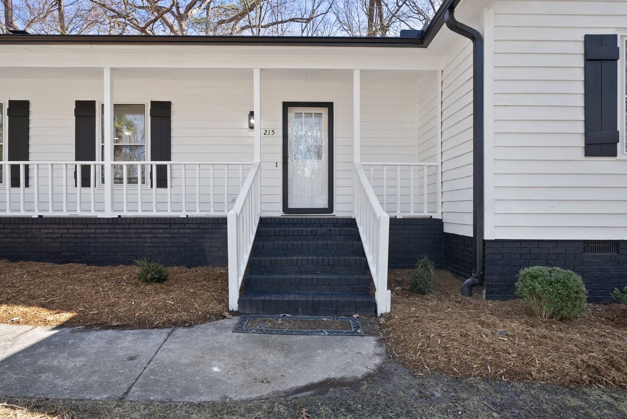 215 Mayodan Dr - Photo 5 of 31