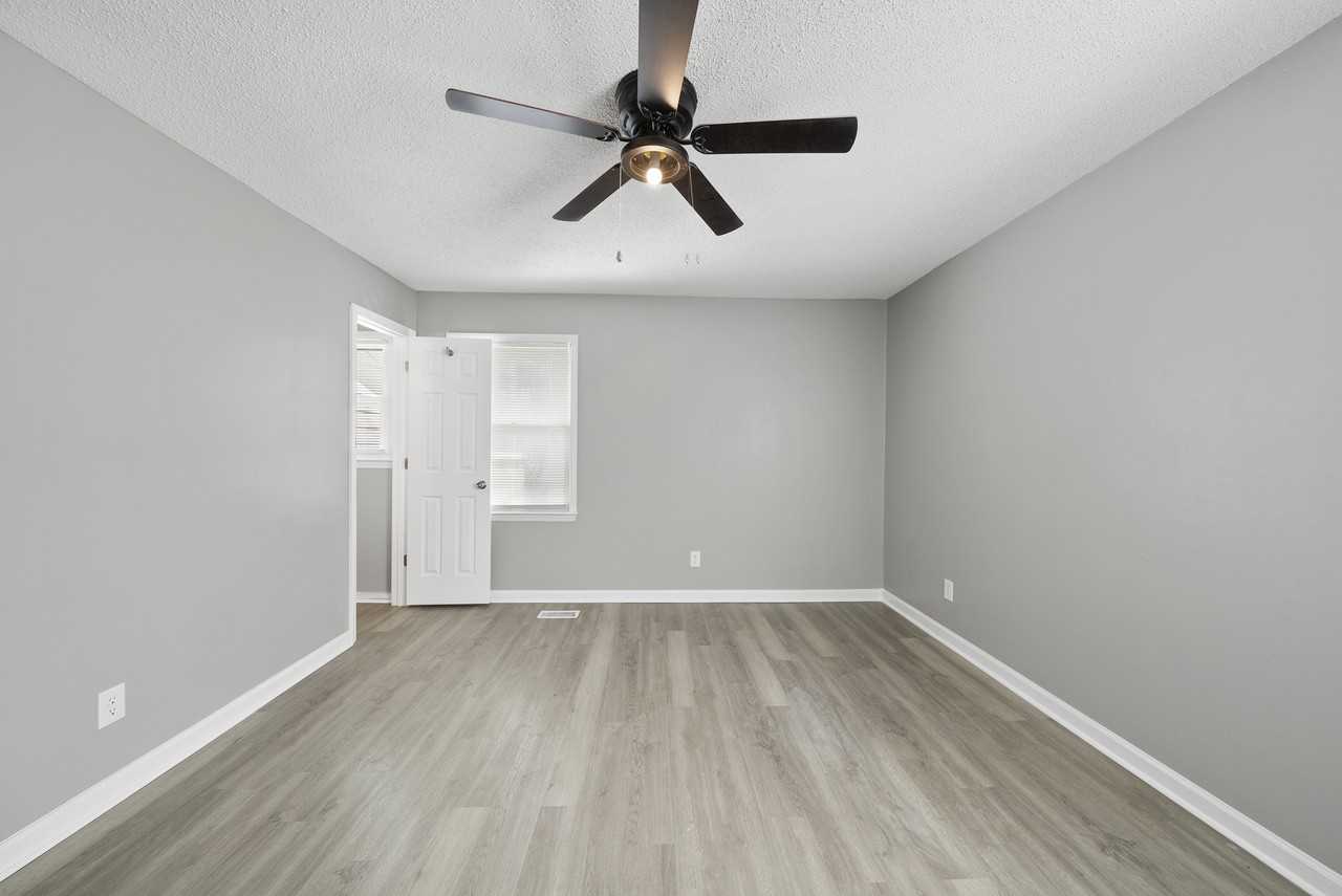 215 Mayodan Dr - Photo 6 of 31