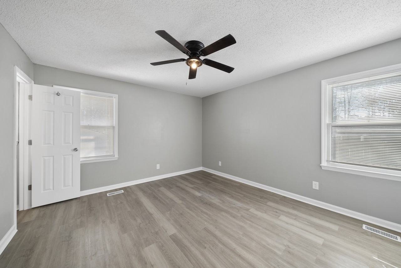 215 Mayodan Dr - Photo 7 of 31