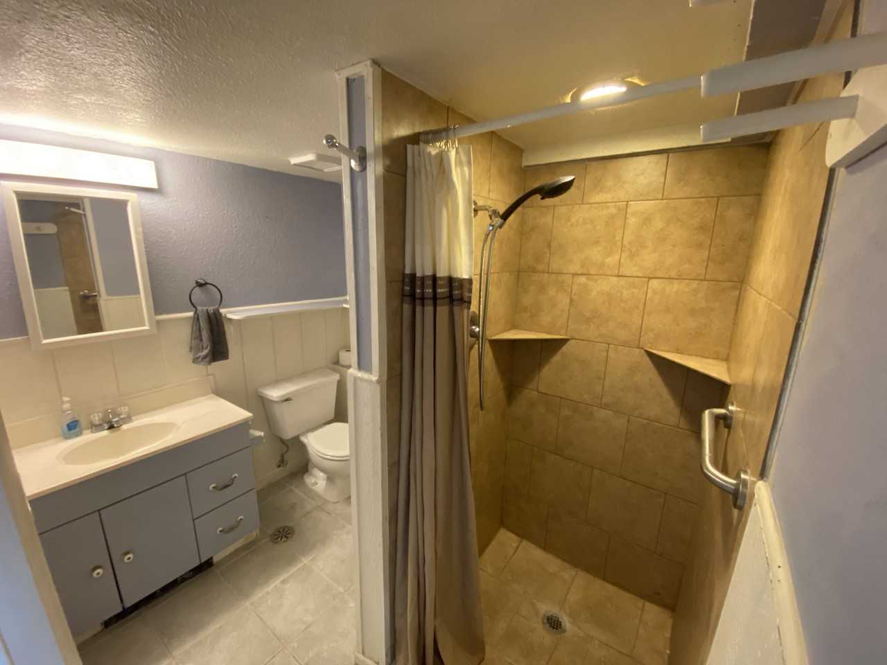 1869 Hawthorne Ave - Photo 5 of 7