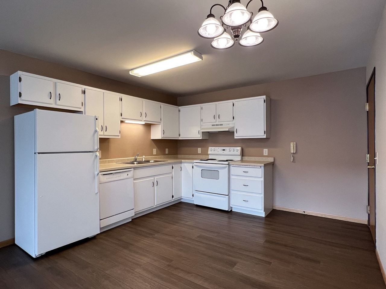 SCS Merrill - Photo 7 of 50