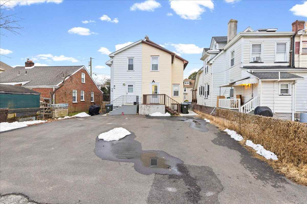 505 Wood St #1 - Photo 4 of 50