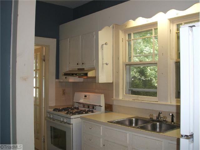 603 Miller St #1 - Photo 4 of 5