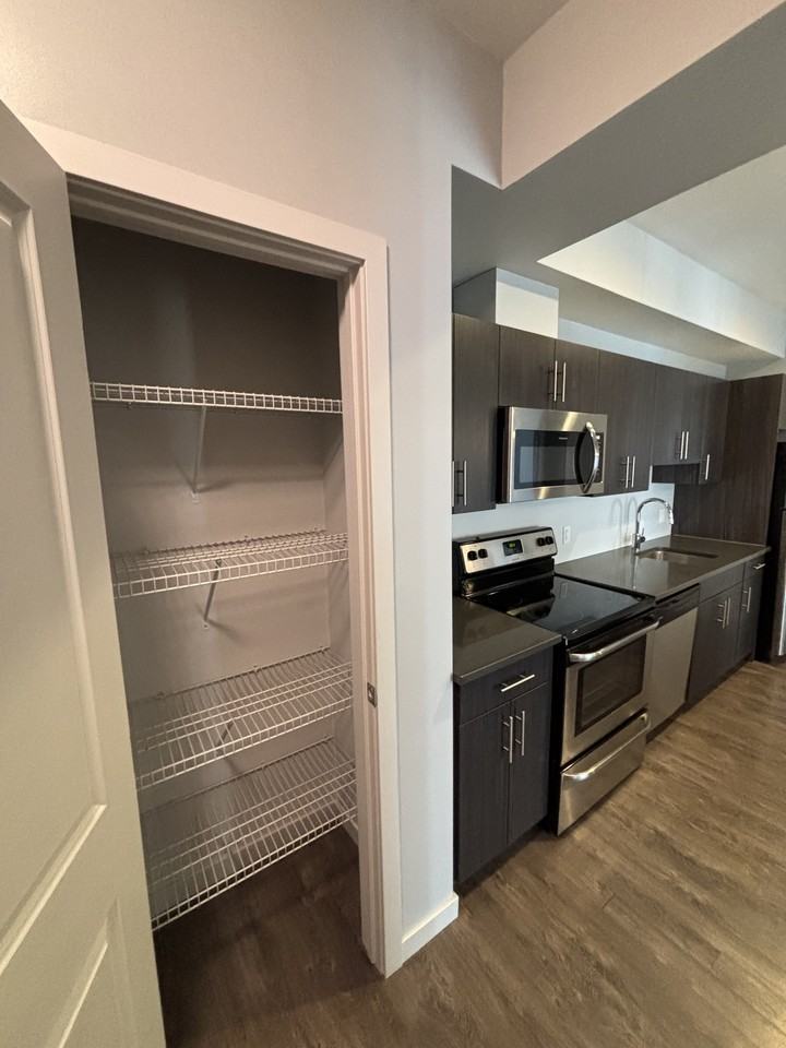 5-226 Grassie Boulevard - Photo 4 of 21