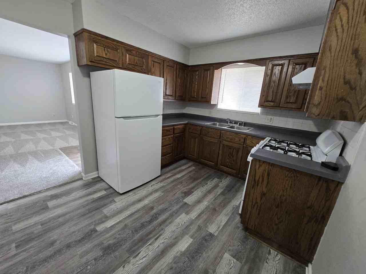 3003 N 57th St #3003 - Photo 3 of 11