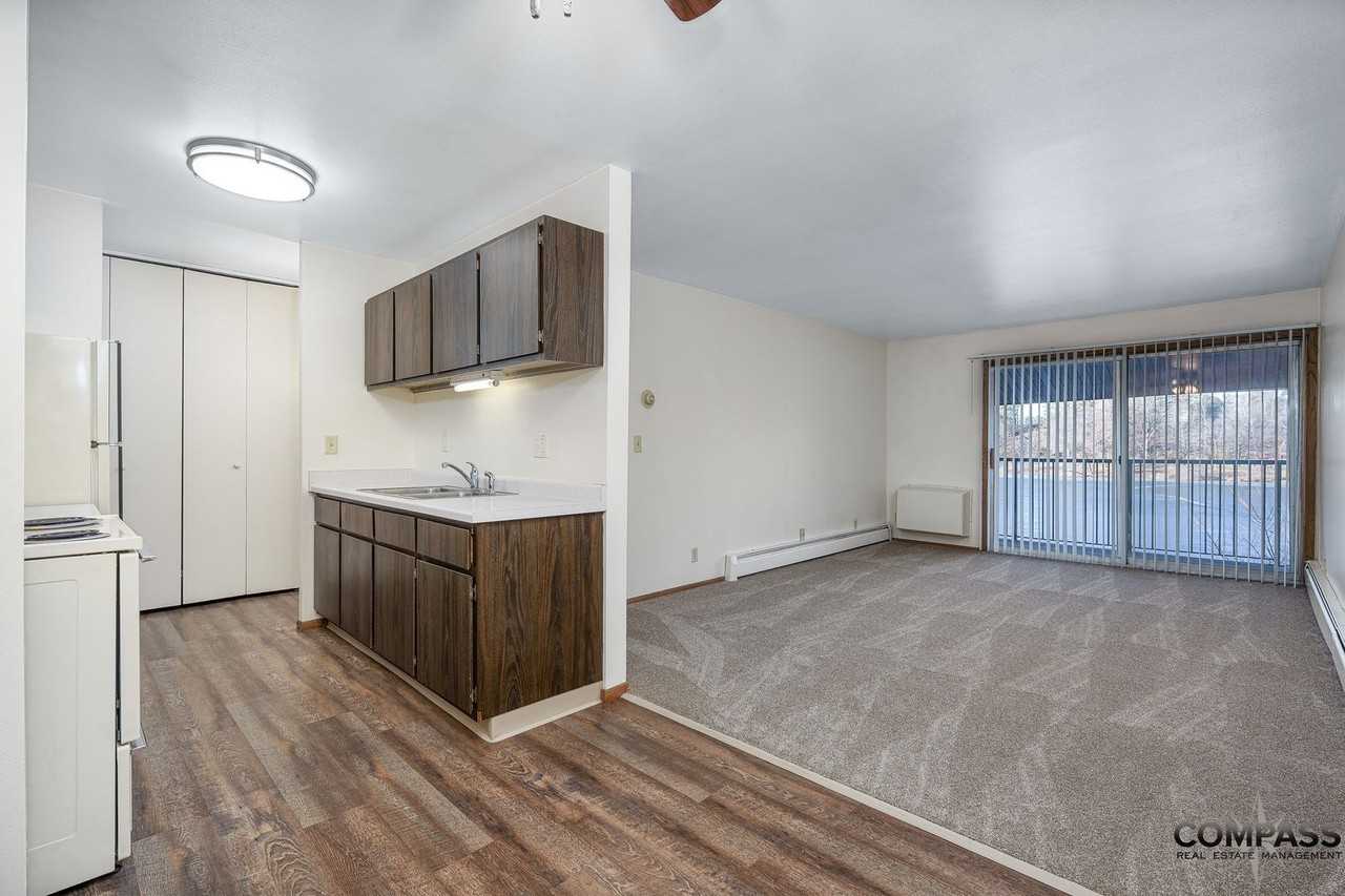 Half Moon Lake Apartments - Photo 3 of 25