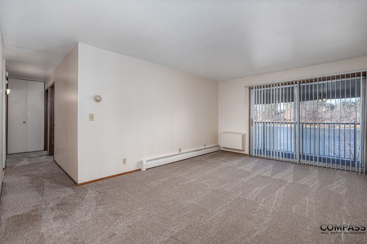 Half Moon Lake Apartments - Photo 4 of 25