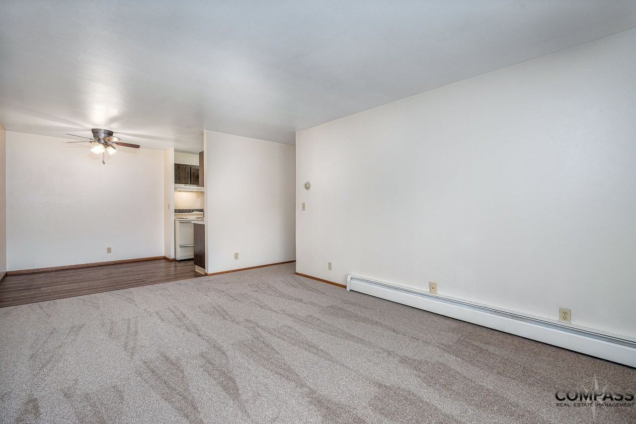 Half Moon Lake Apartments - Photo 5 of 25