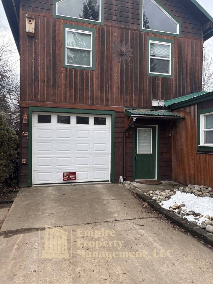 1601 Main St #B - Photo 2 of 15