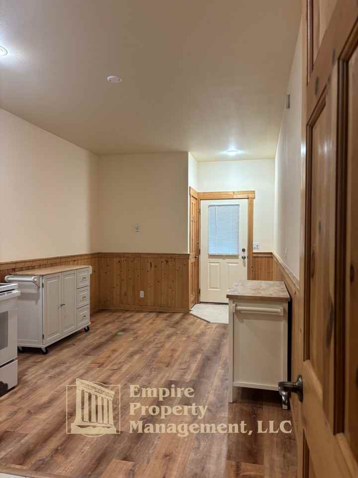 1601 Main St #B - Photo 5 of 15