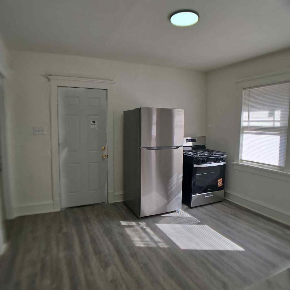 2544 N 45th St #2 - Photo 4 of 16