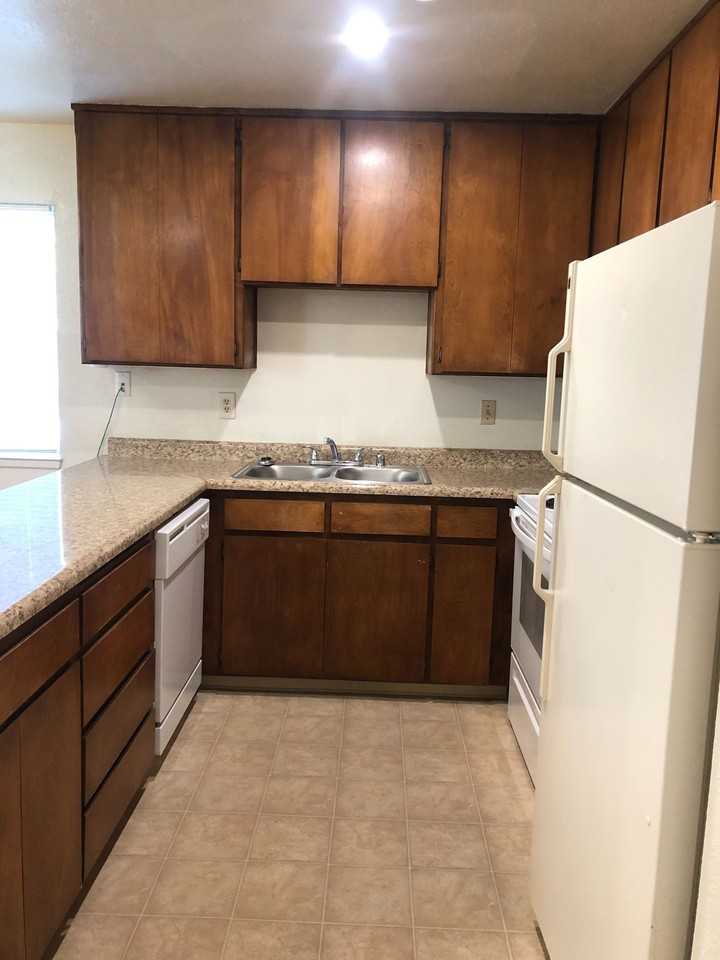 La Vista Apartments - Photo 4 of 15