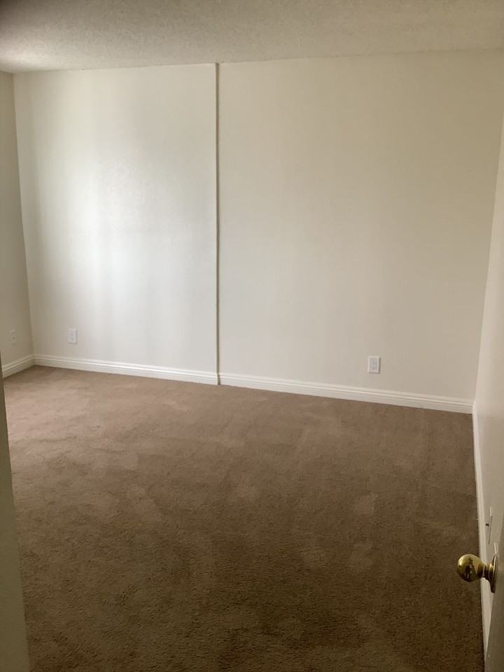 Laurel Canyon Apartments - Photo 3 of 17