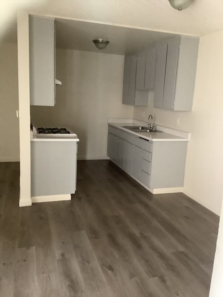 Laurel Canyon Apartments - Photo 4 of 17