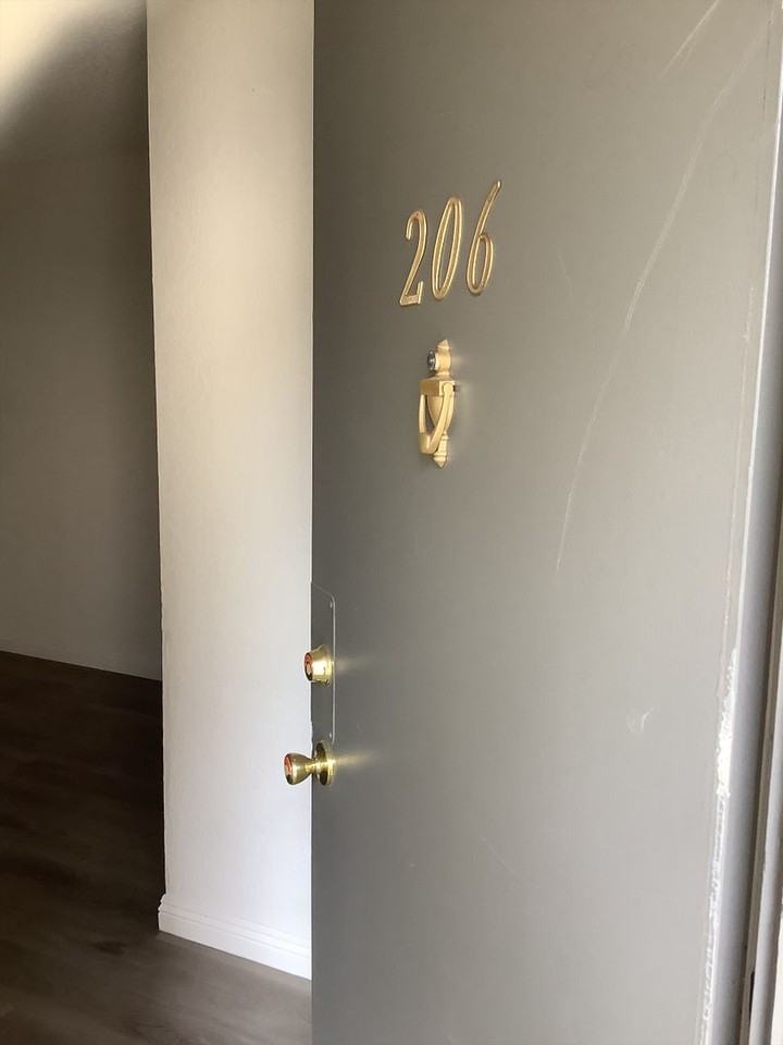 Laurel Canyon Apartments - Photo 6 of 17