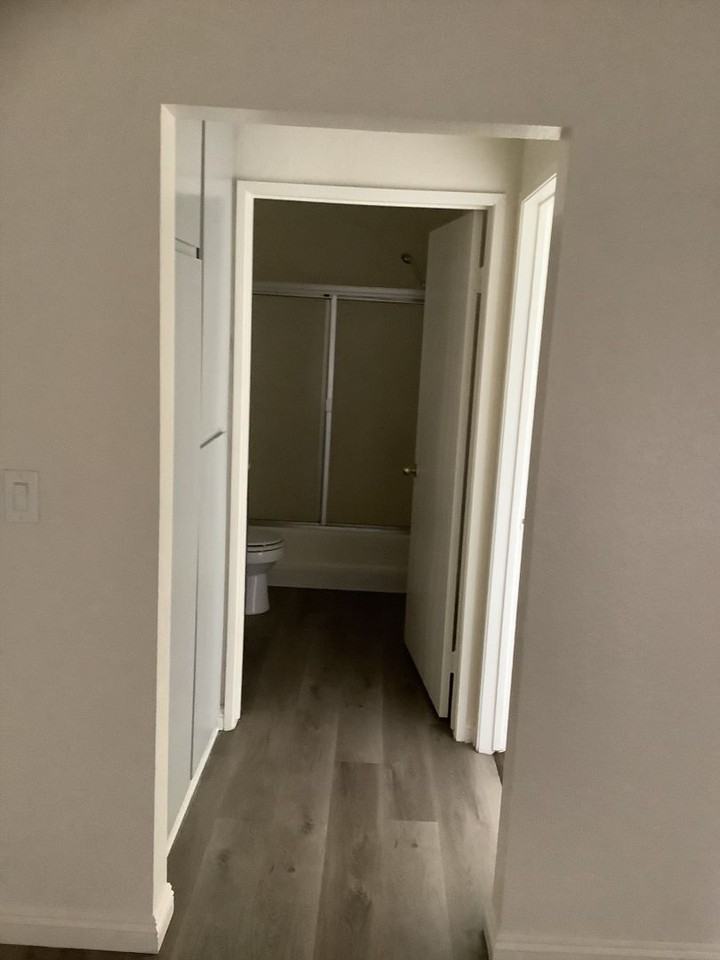 Laurel Canyon Apartments - Photo 7 of 17