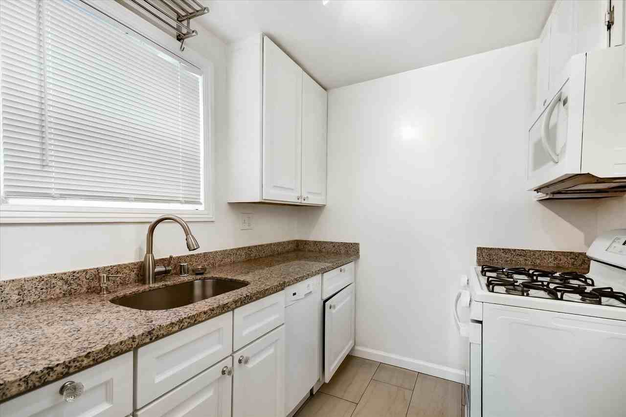 1021 Hudson St #1031 - Photo 5 of 10
