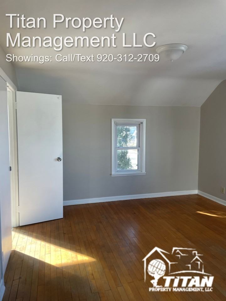 30 E 10th St #C - Photo 6 of 11