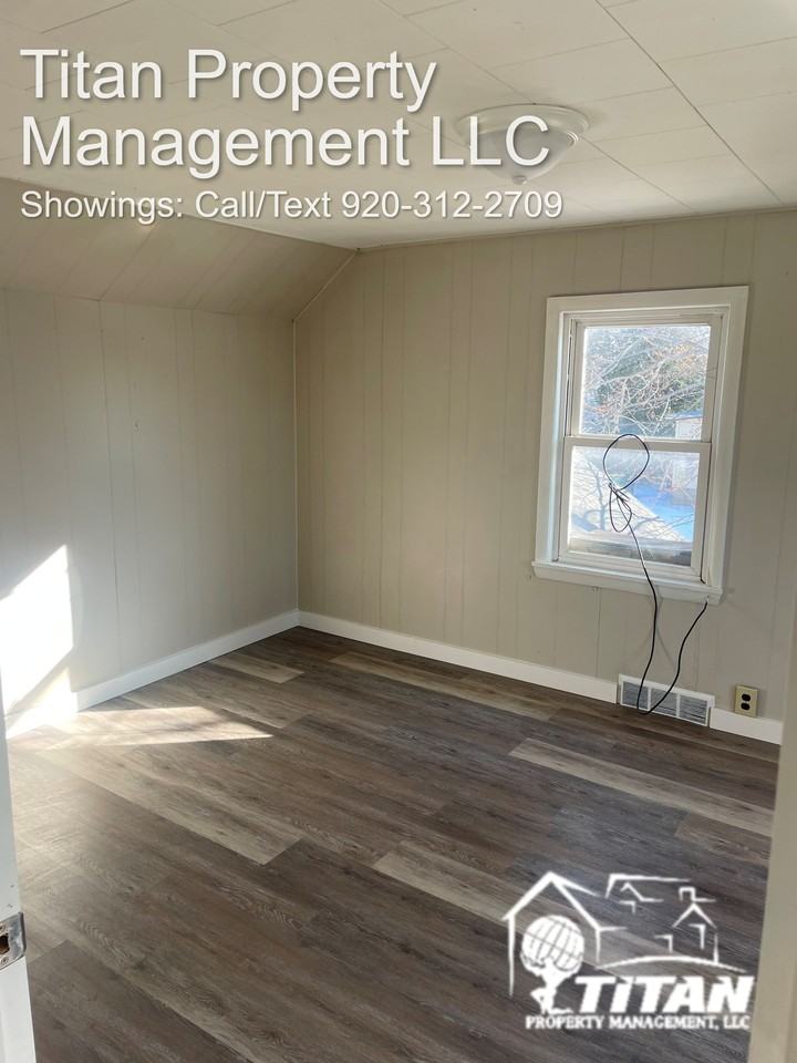 30 E 10th St #B - Photo 4 of 11