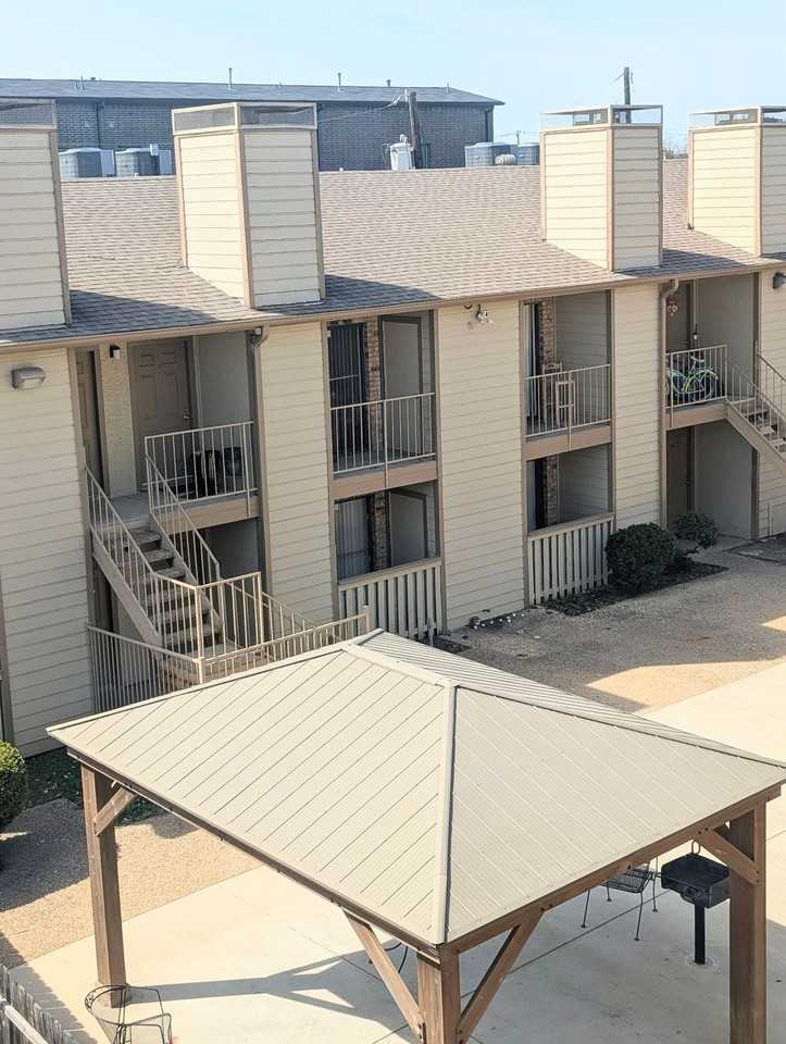 Bennett Place Apartments - Photo 4 of 6