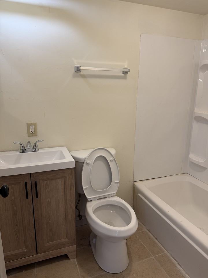 617 Short Road B - 1 #1 - Photo 3 of 5