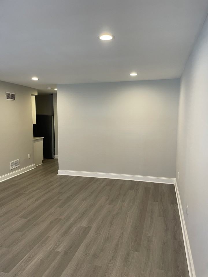 1935 Addison Rd S #1 - Photo 4 of 12