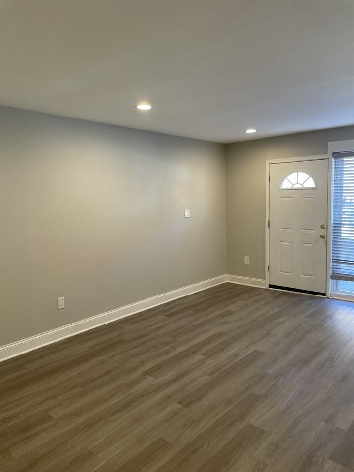 1935 Addison Rd S #1 - Photo 5 of 12