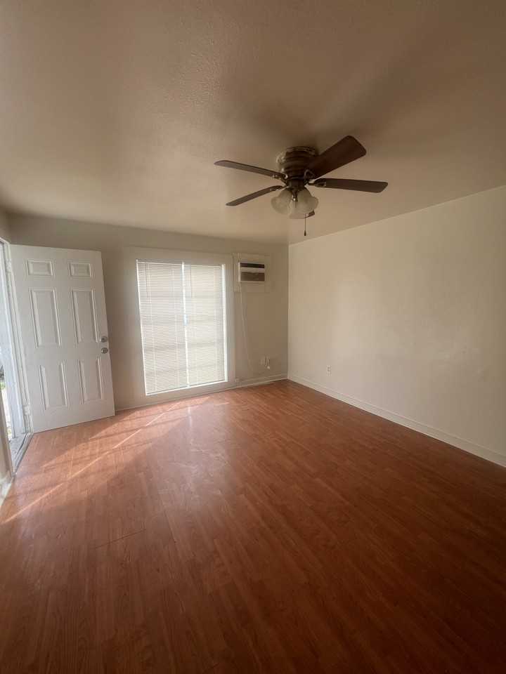 212 N Ross Ave #212 - Photo 3 of 7