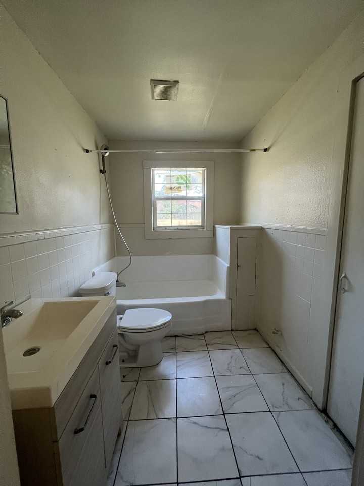 212 N Ross Ave #212 - Photo 7 of 7