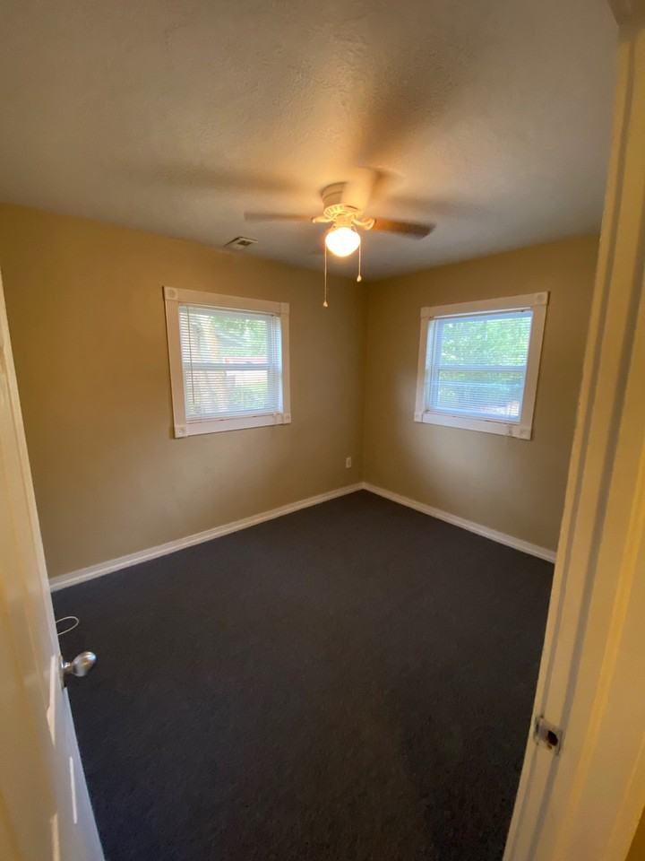 112 Belmont Dr - Photo 3 of 8