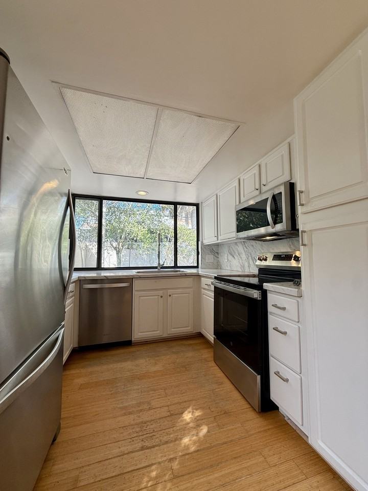 2437 Burgundy Ct #1 - Photo 5 of 27