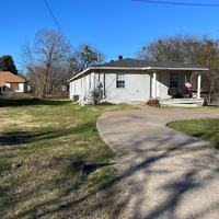 featured image of 811 E 10th St #1