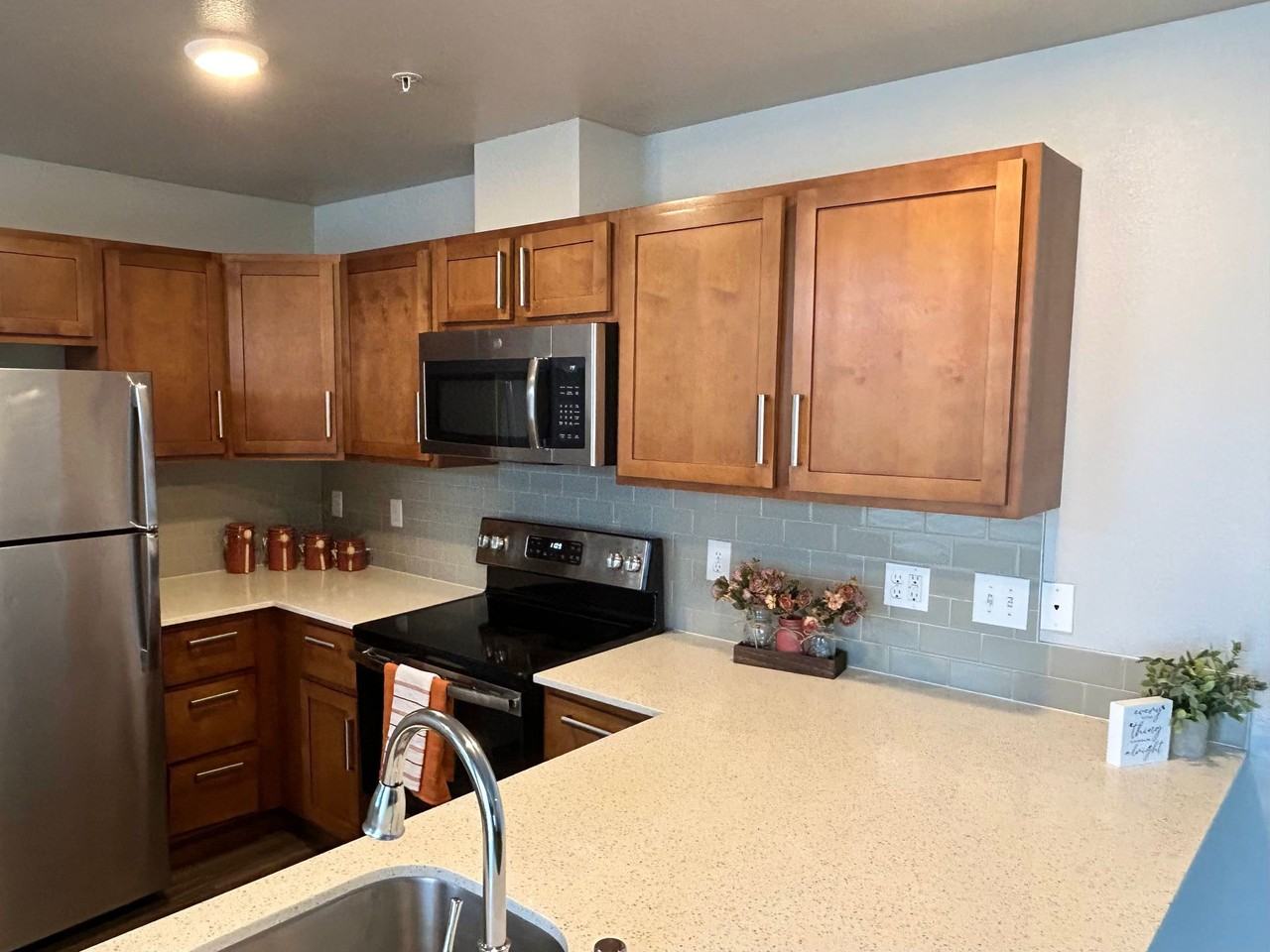 The Encore - Photo 4 of 12