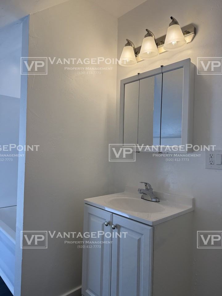 122 1/2 Woodlawn Ave - Photo 6 of 17