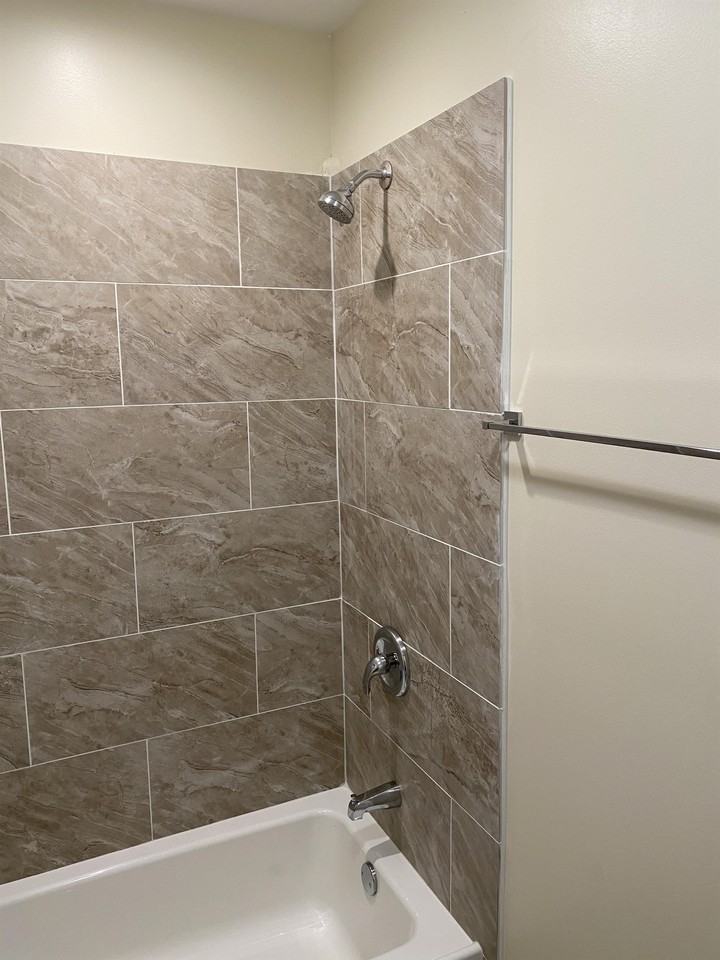 647 647 North Austin BoulevardUnit G #647G - Photo 2 of 3